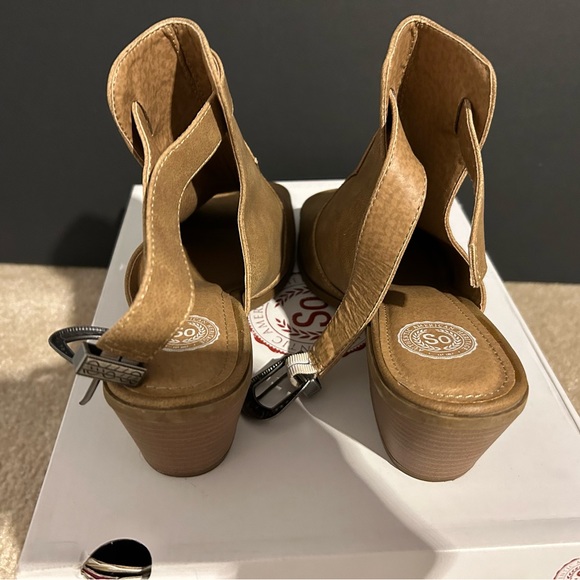 Open toe and heel booties - Picture 3 of 7